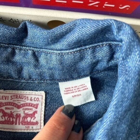 NWT! Levi’s Denim Jean Button Down shirt Size Small - Picture 9 of 11